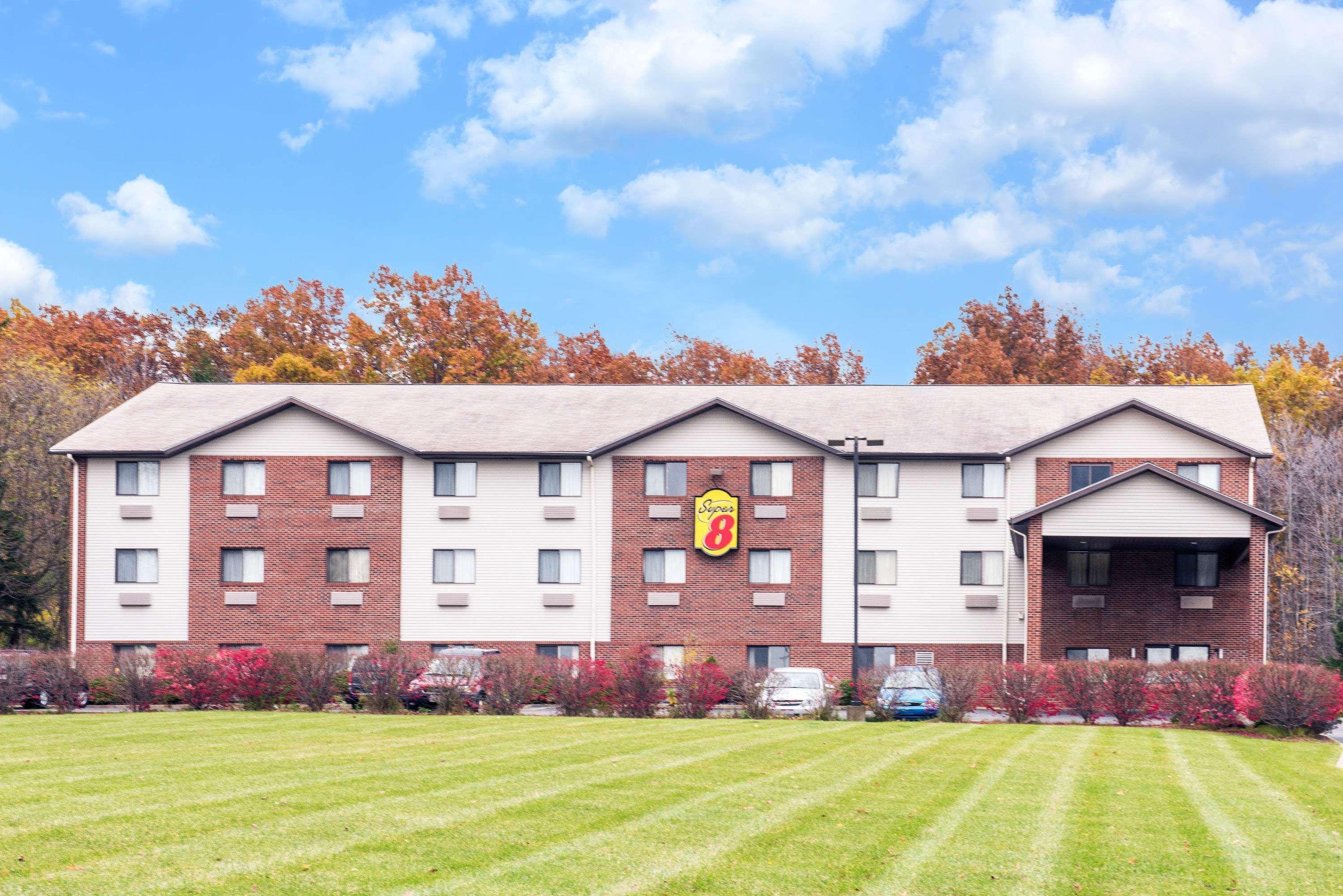 Super 8 By Wyndham Richfield Cleveland Hotel Exterior photo