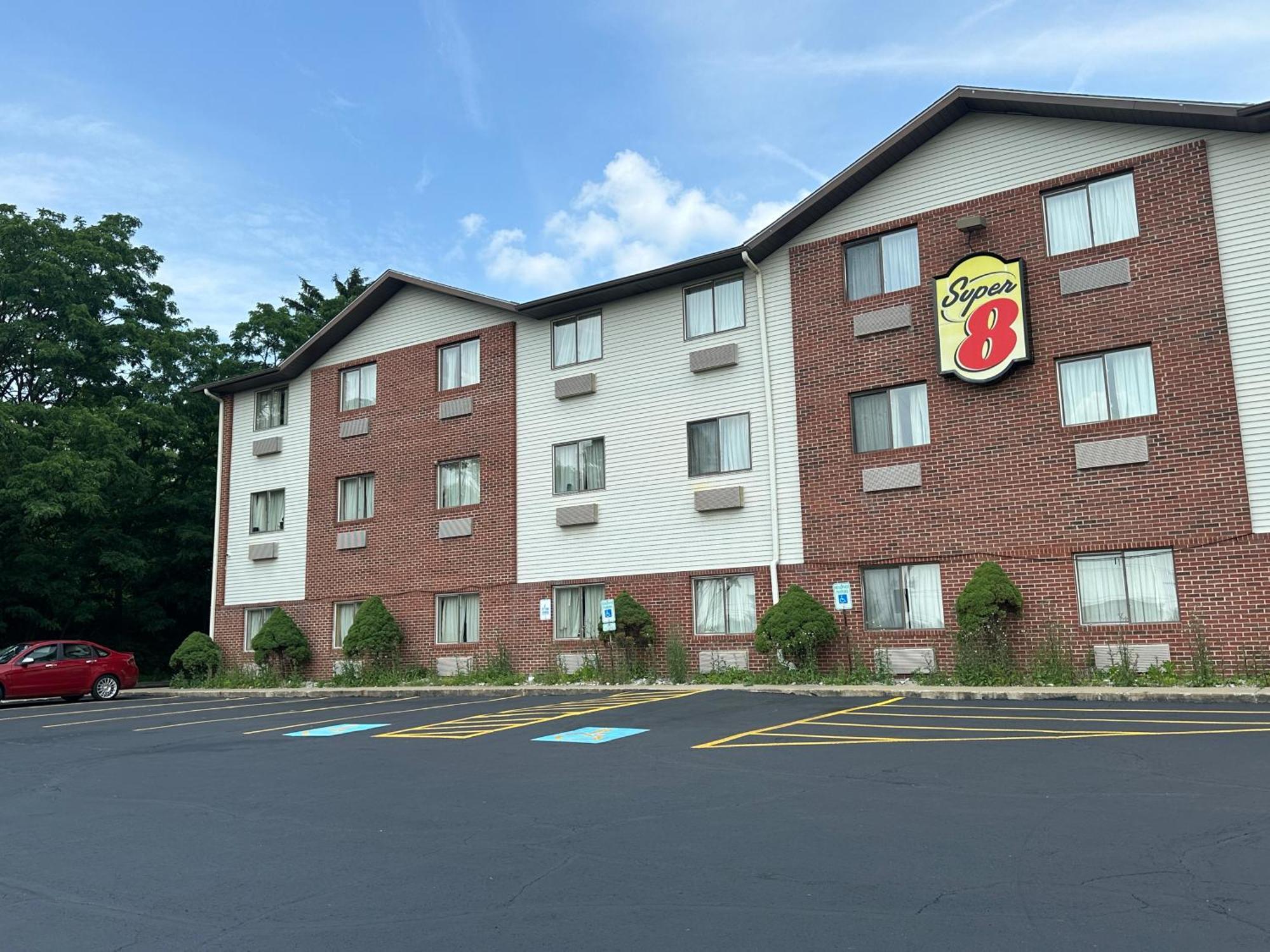 Super 8 By Wyndham Richfield Cleveland Hotel Exterior photo